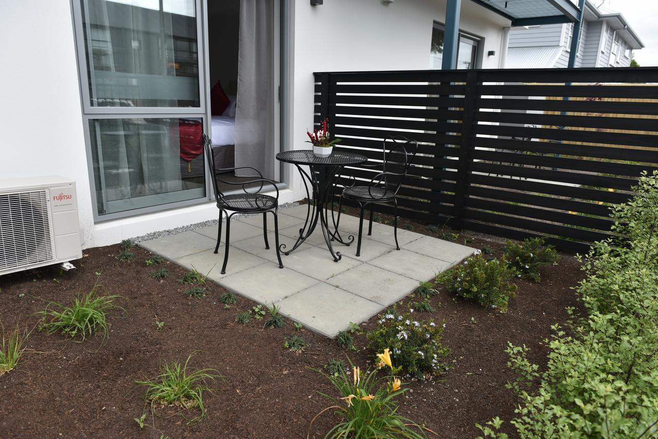 103 Prince Of Bealey Motel Christchurch Eksteriør bilde A small patio